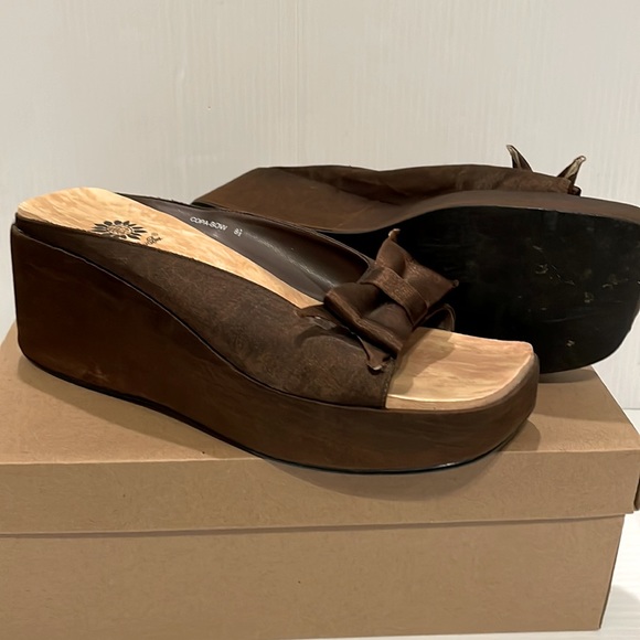 Yellow Box Women’s Chocolate Brown Wedge Sandals Size 9 COPA-BOW Fabric w/ Bow - Picture 4 of 16